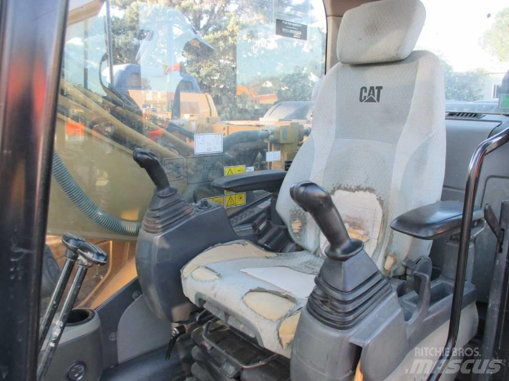 CAT 323 D L 대형 굴삭기 29톤 이상