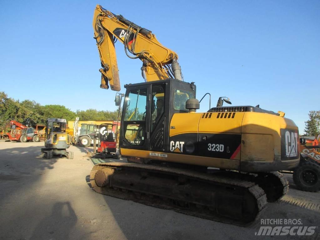 CAT 323 D L 대형 굴삭기 29톤 이상