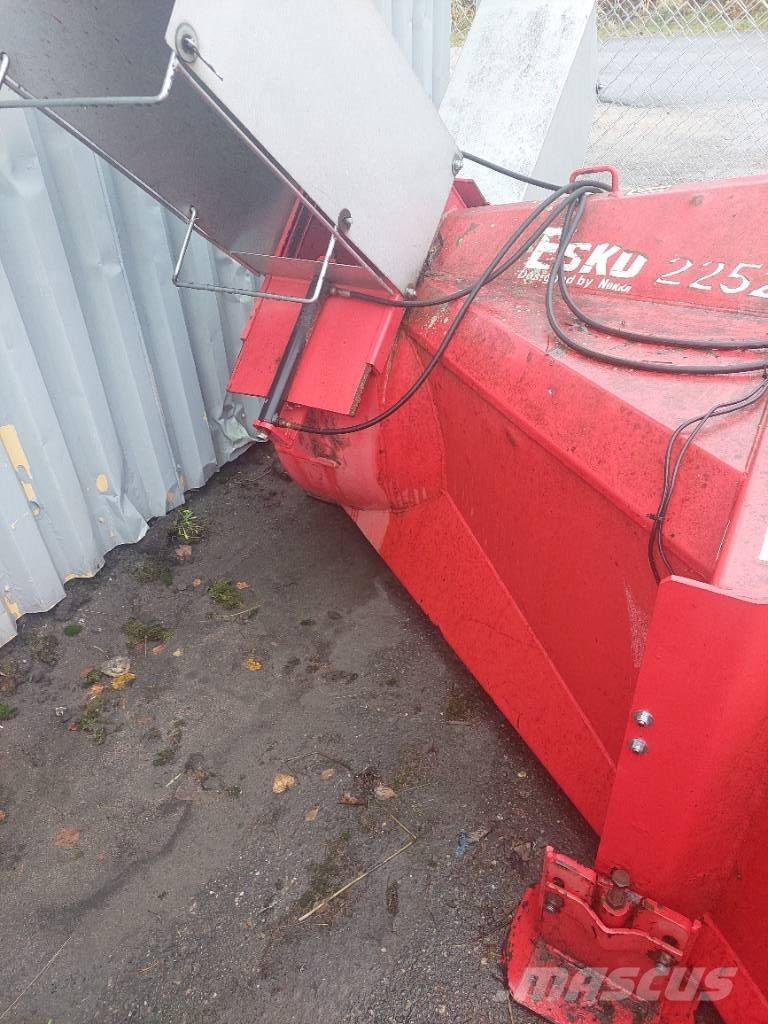 Esko 2252 H 제설기