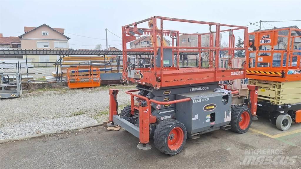 SkyJack SJ6832RTE 가위형 리프트