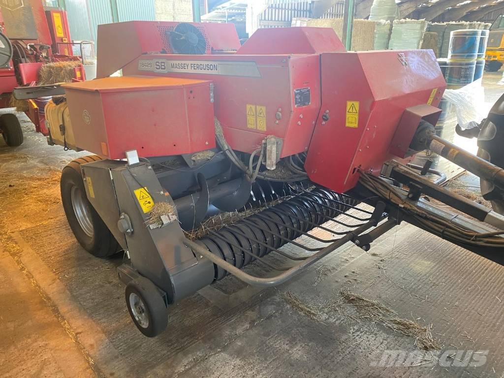 Massey Ferguson 1842 각형 곤포기