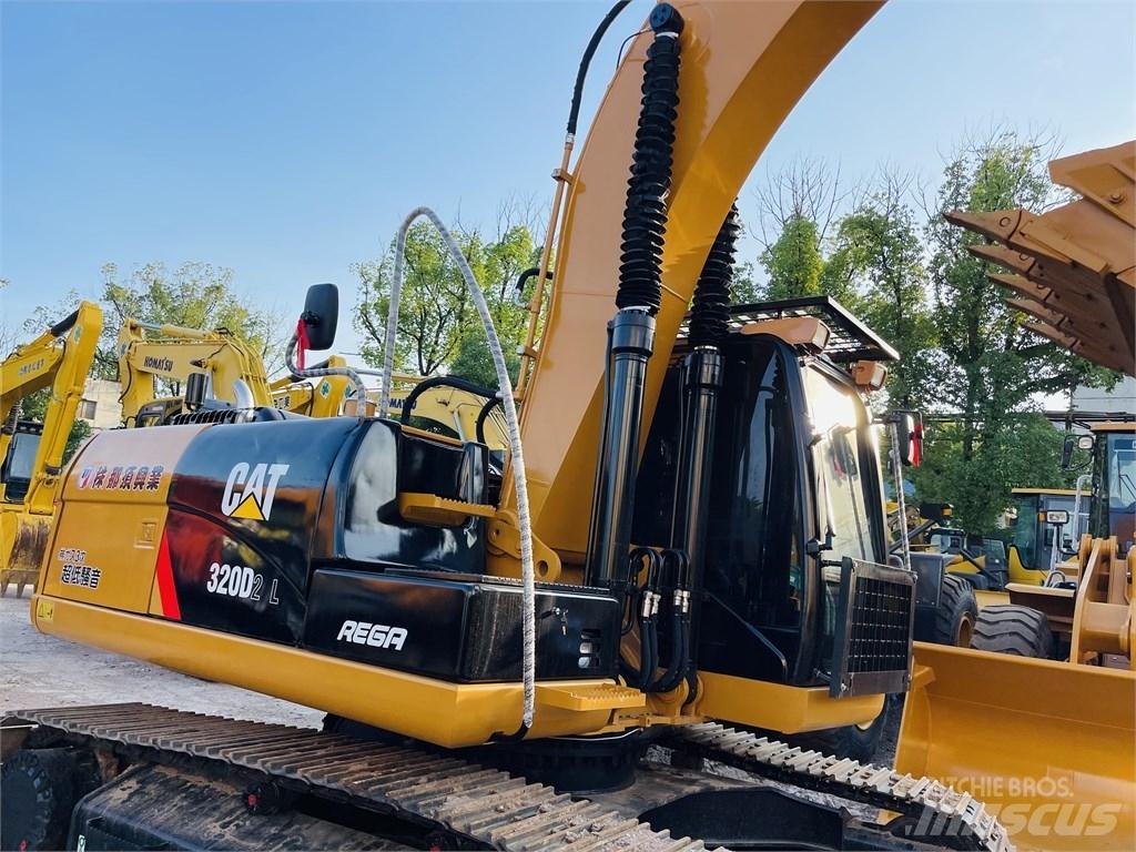 CAT 320d2l 대형 굴삭기 29톤 이상