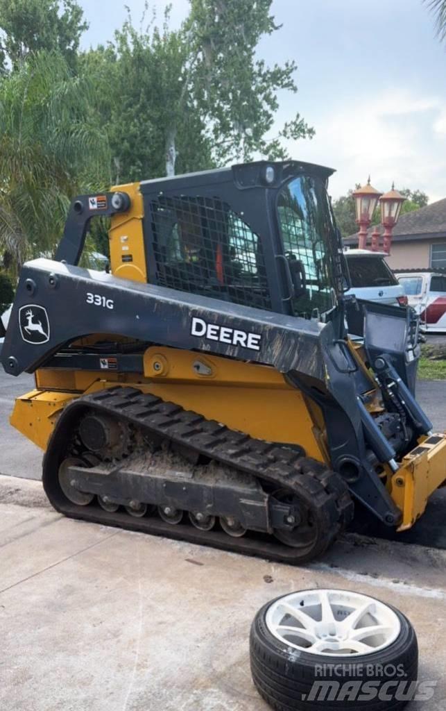 John Deere 331G  스키드로더