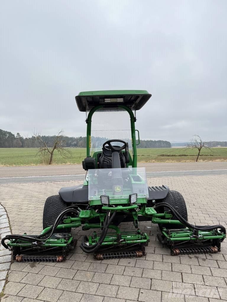 John Deere 8700 A 페어웨이 잔디깎기