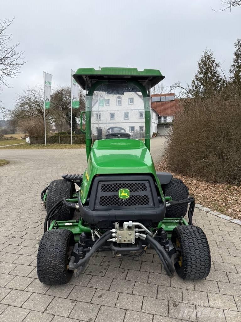 John Deere 8700 A 페어웨이 잔디깎기