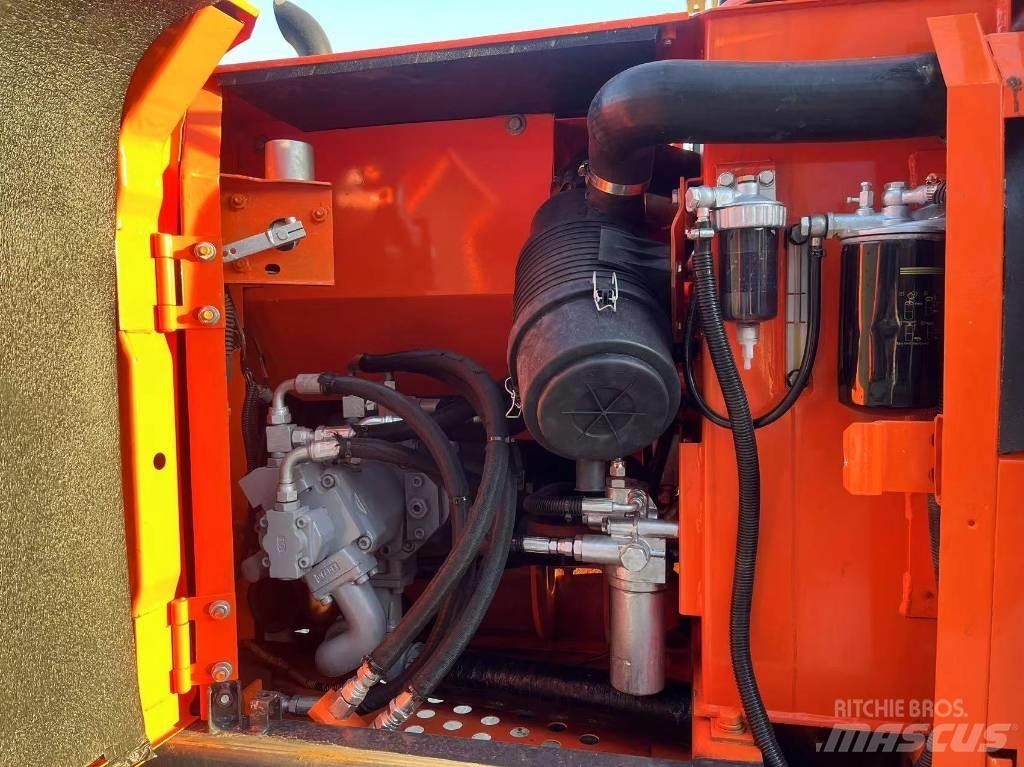 Hitachi ZX 70 대형 굴삭기 29톤 이상