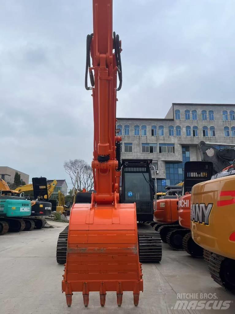Hitachi ZX 200 대형 굴삭기 29톤 이상
