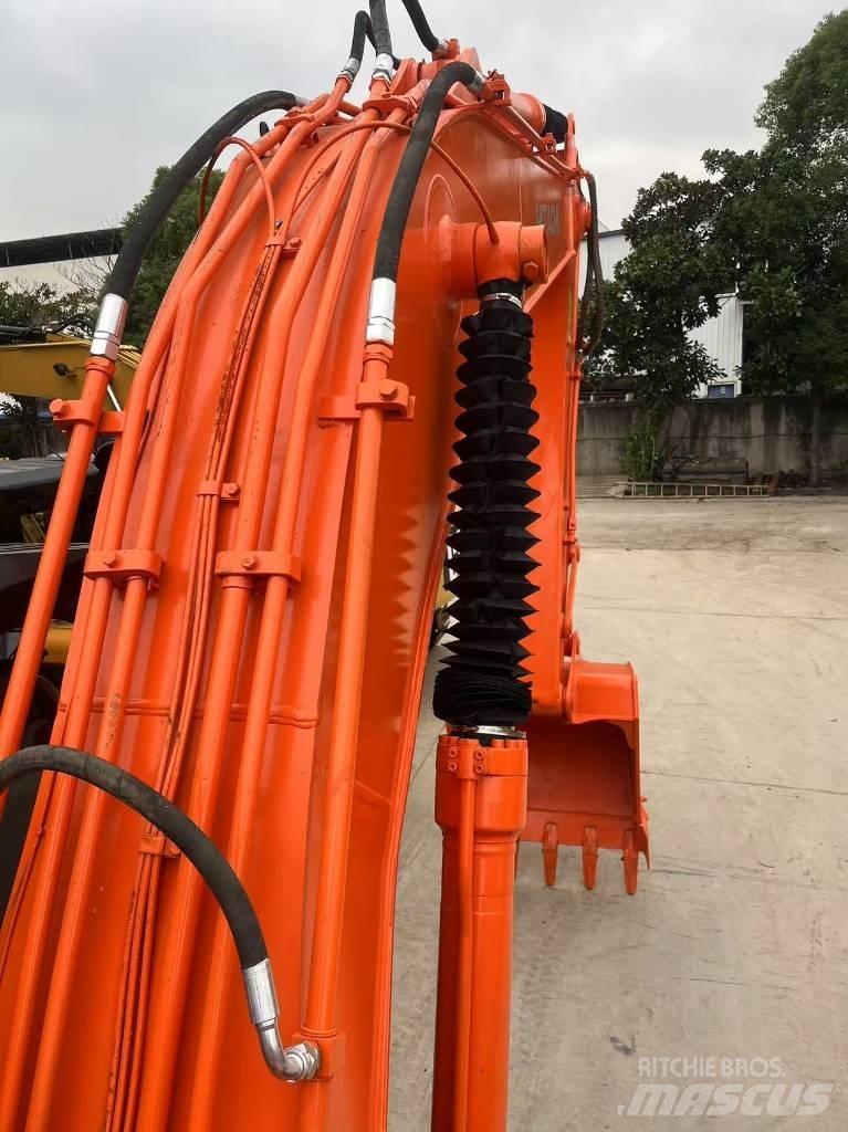 Hitachi ZX 200 대형 굴삭기 29톤 이상
