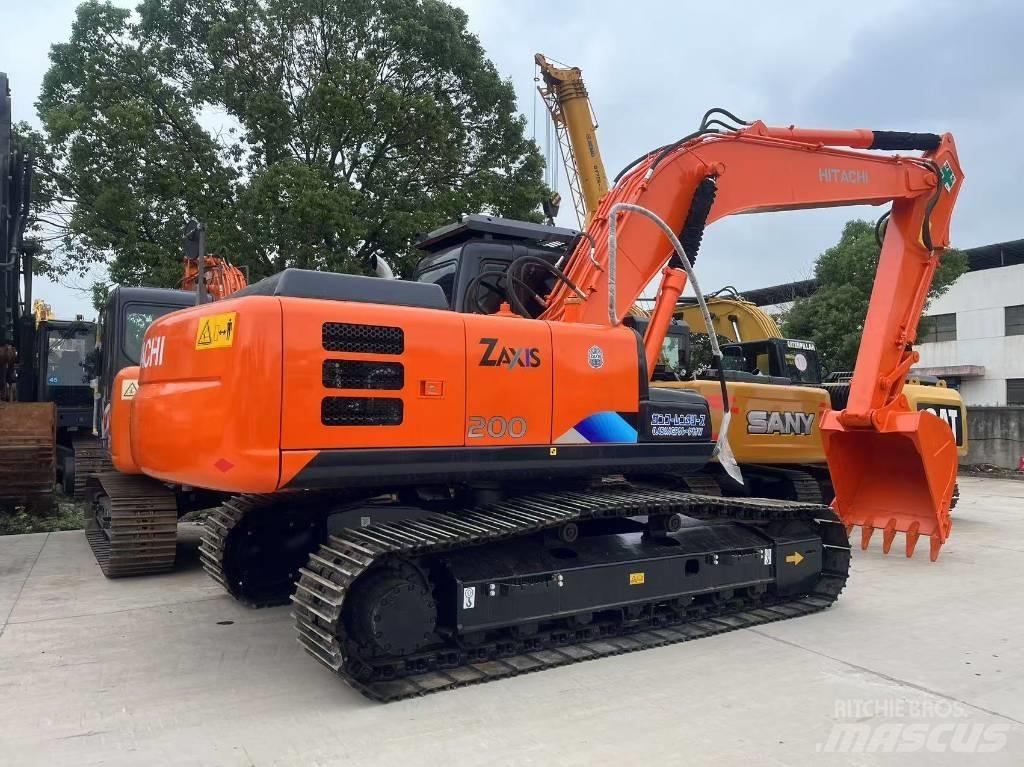 Hitachi ZX 200 대형 굴삭기 29톤 이상