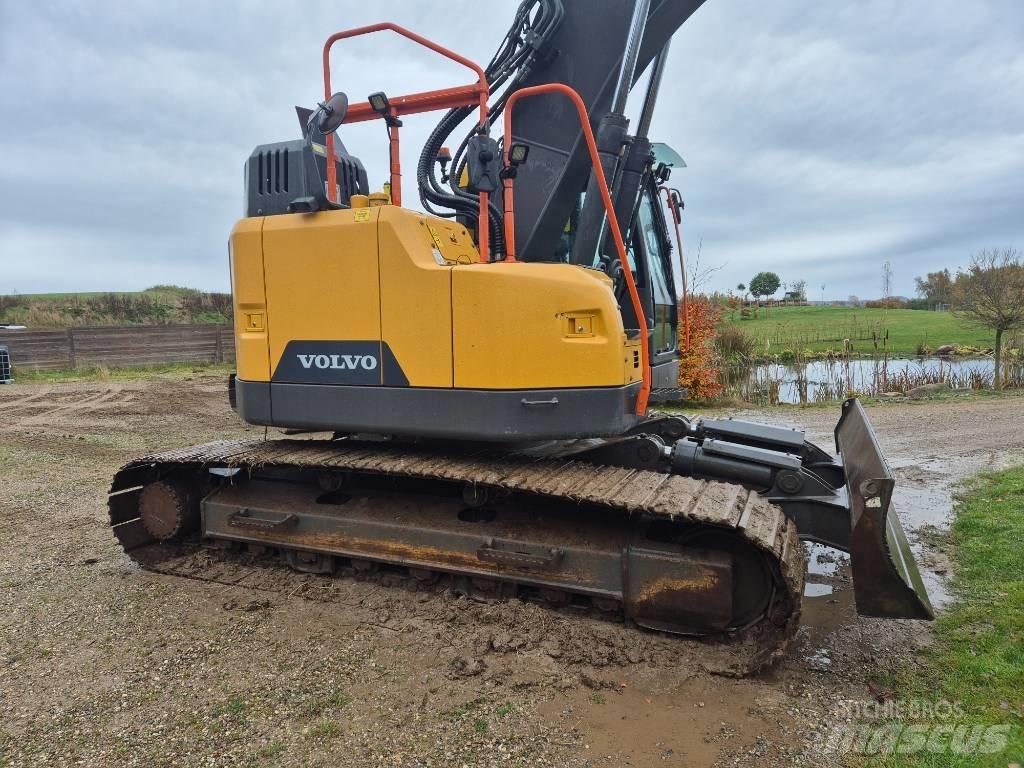 Volvo ECR235EL 대형 굴삭기 29톤 이상