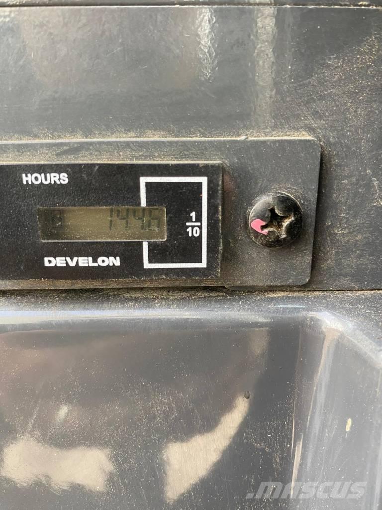 Develon DX 27 Z-7 소형 굴삭기 7톤 미만