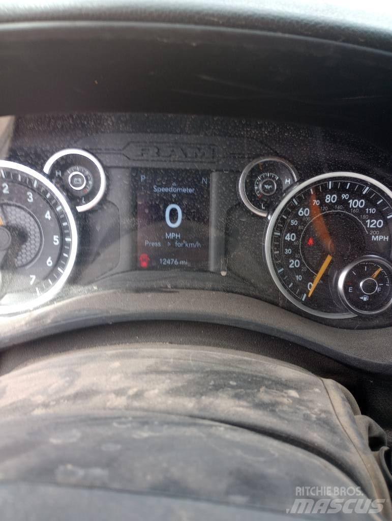 RAM 5500 플랫베드/드롭사이드 트럭