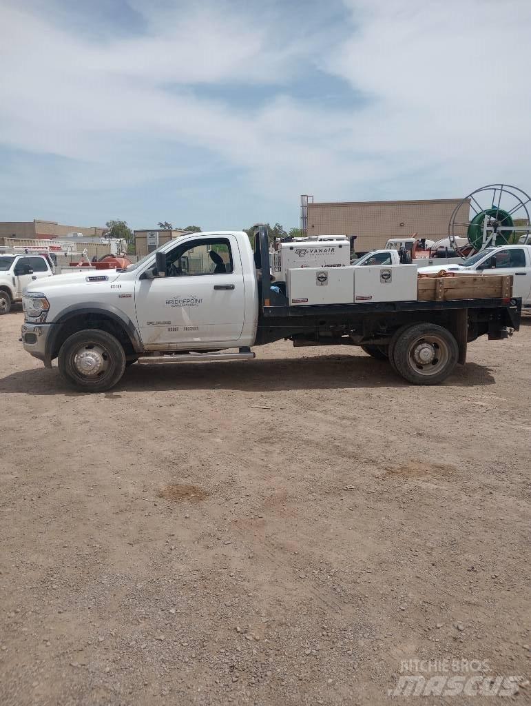 RAM 5500 플랫베드/드롭사이드 트럭