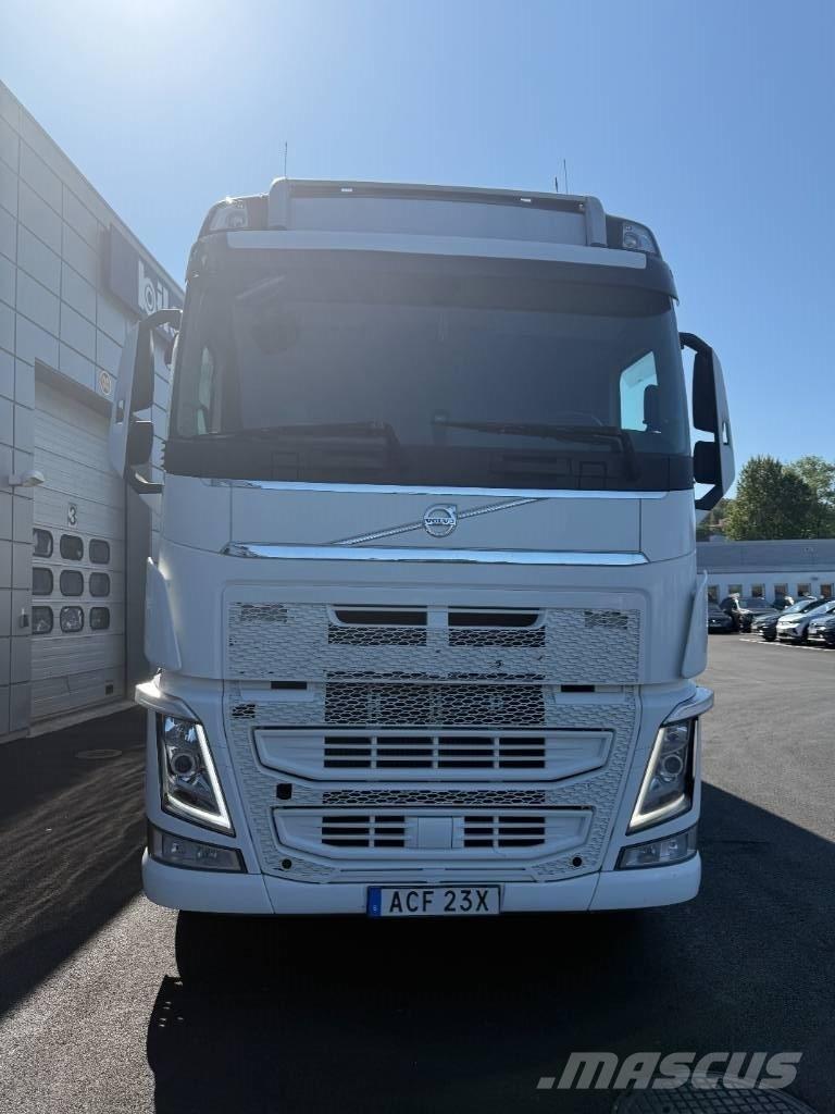 Volvo FH 540 6x2 탑차 트럭