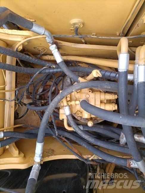 CAT 325 D 대형 굴삭기 29톤 이상