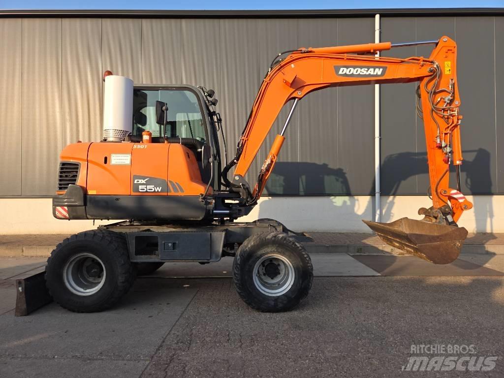 Doosan DX 55 W  휠 굴삭기