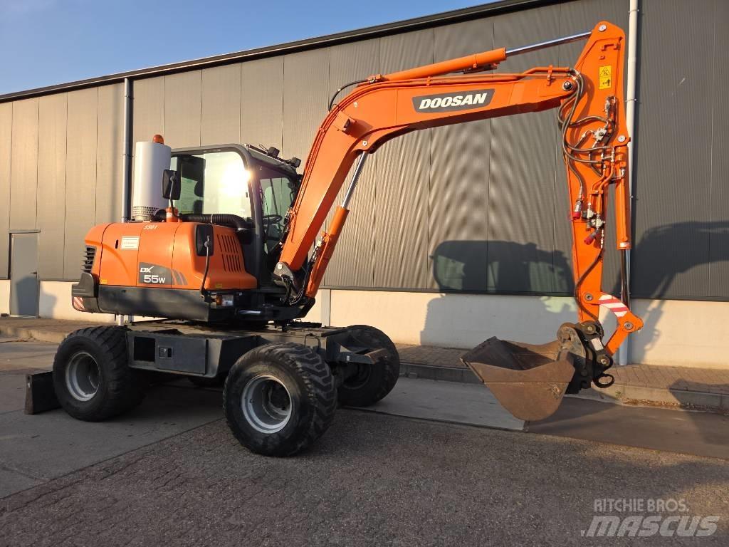 Doosan DX 55 W  휠 굴삭기