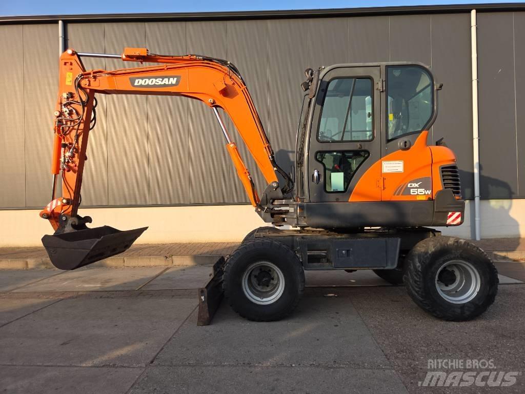 Doosan DX 55 W  휠 굴삭기