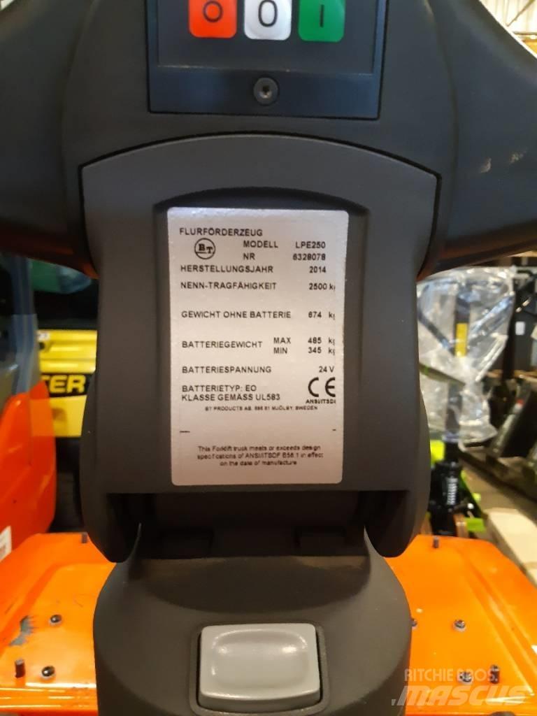 Toyota LPE250 로우 리프터(승강대 포함)