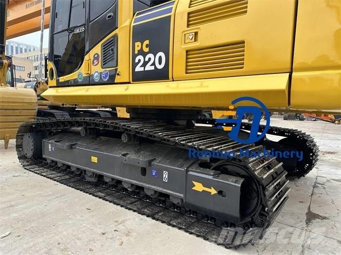 Komatsu PC 220-8 대형 굴삭기 29톤 이상