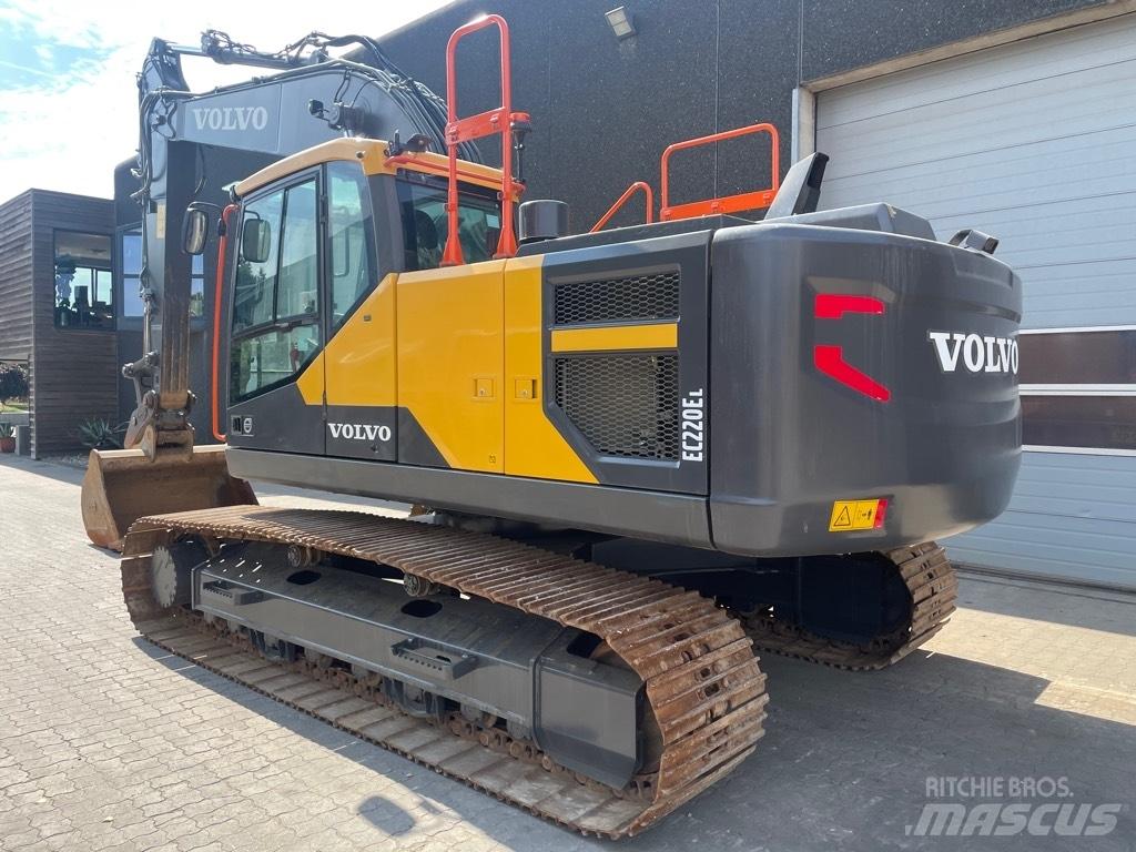 Volvo EC220E 대형 굴삭기 29톤 이상