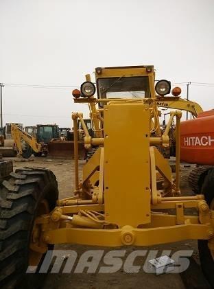 Komatsu GD 661 그레이더