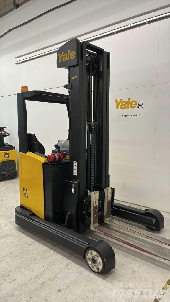 Yale MR25 리치 트럭
