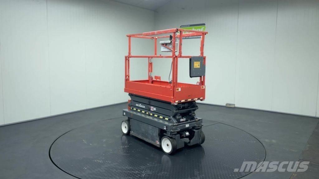 SkyJack SJ3219 가위형 리프트