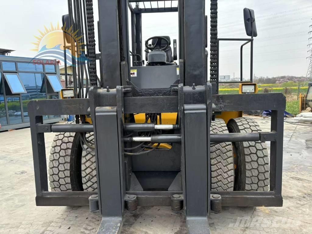 Komatsu FD 200 디젤 지게차