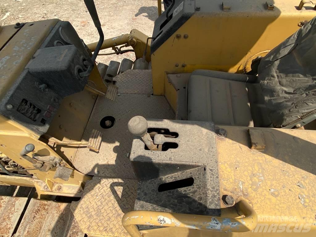 Komatsu D21P-6 크롤러 도저