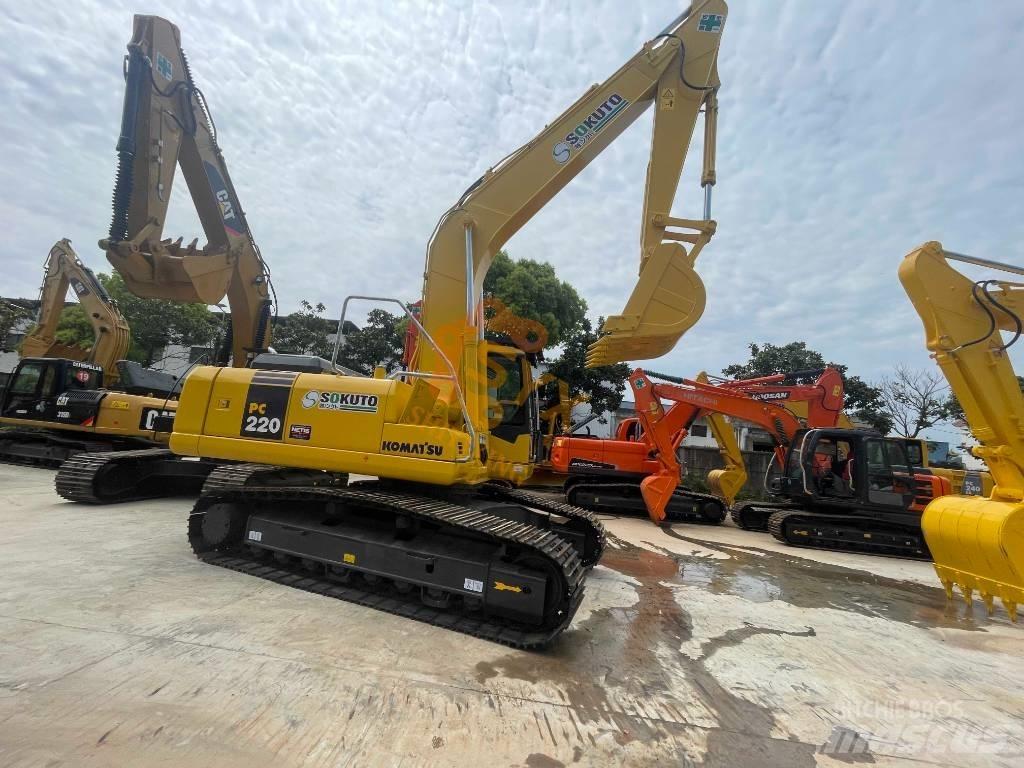 Komatsu PC 220 대형 굴삭기 29톤 이상