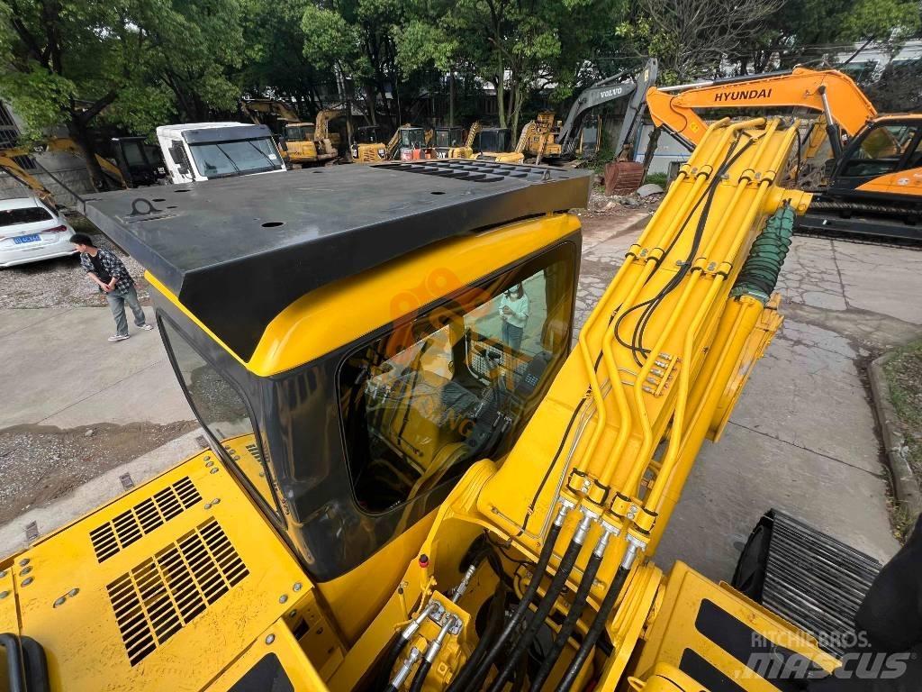Komatsu PC 220 대형 굴삭기 29톤 이상