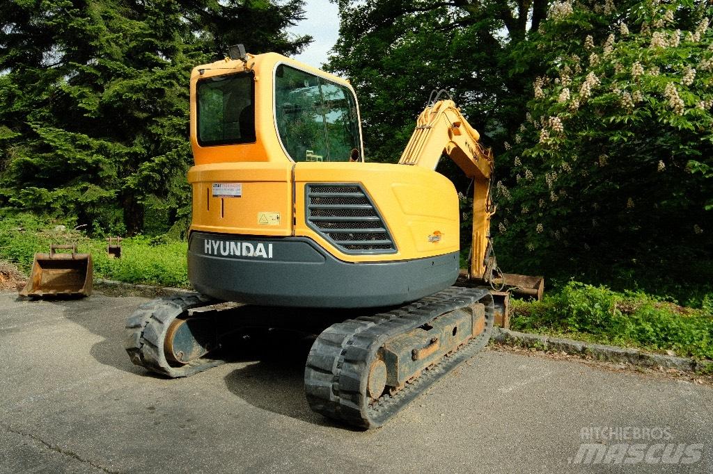 Hyundai R80CR-9 중형굴삭기 7톤-28톤