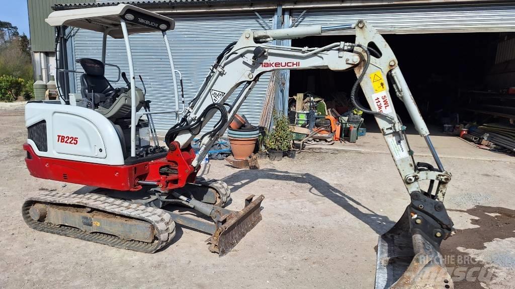 Takeuchi TB 225 소형 굴삭기 7톤 미만