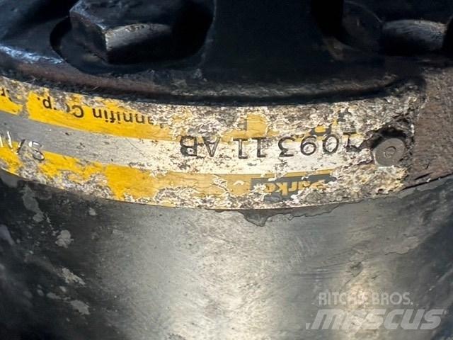SkyJack SJ 8831 가위형 리프트