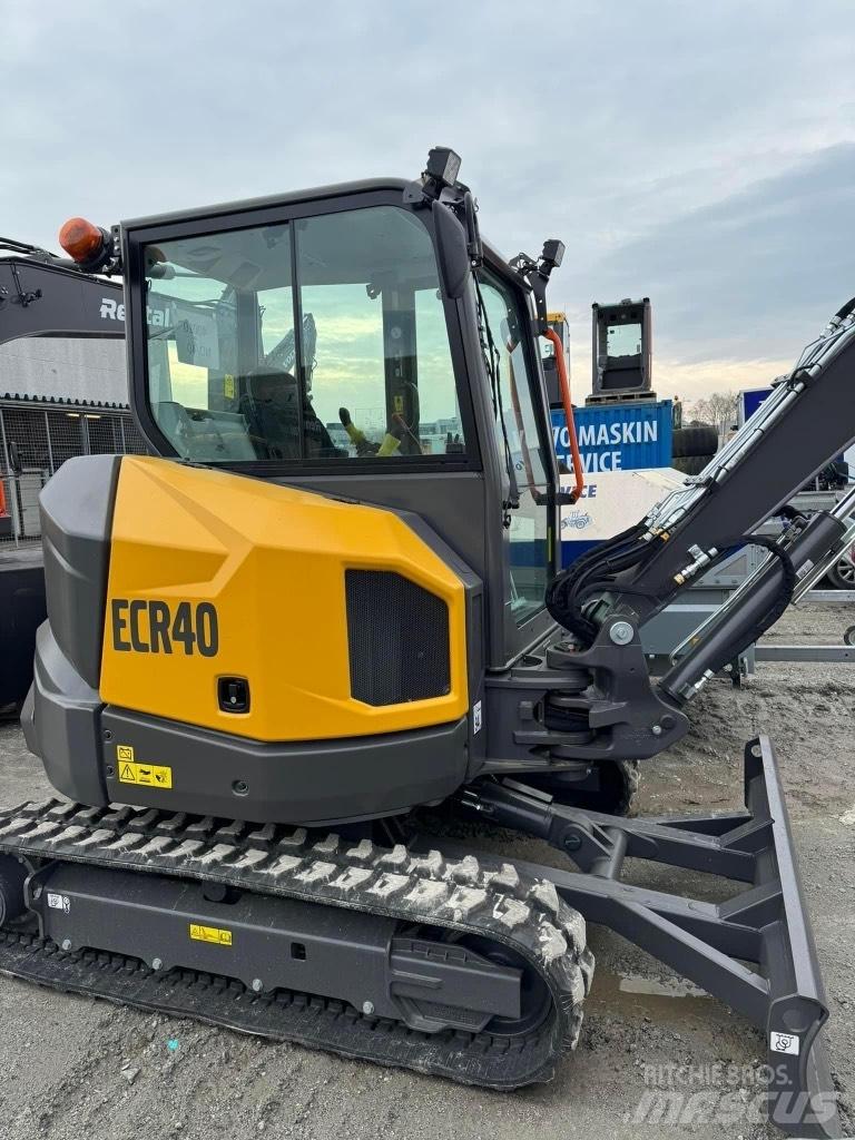 Volvo ECR 40 F 소형 굴삭기 7톤 미만