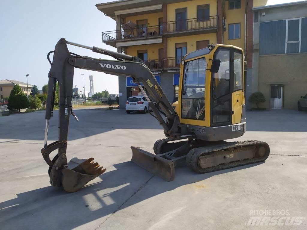 Volvo ECR 38 소형 굴삭기 7톤 미만
