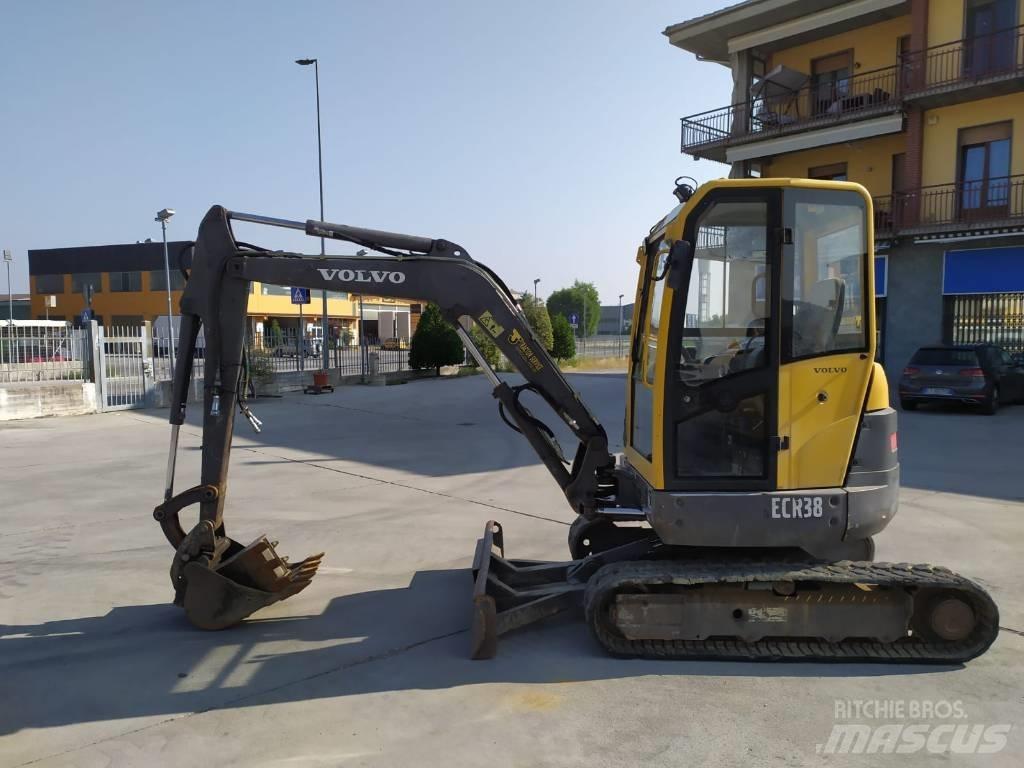 Volvo ECR 38 소형 굴삭기 7톤 미만