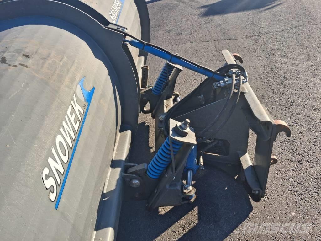 Snowek Alueaura 3200 제설 블레이드 및 제설기