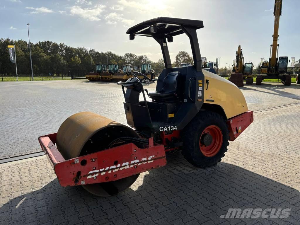 Dynapac CA 134 D 싱글 드럼 롤러