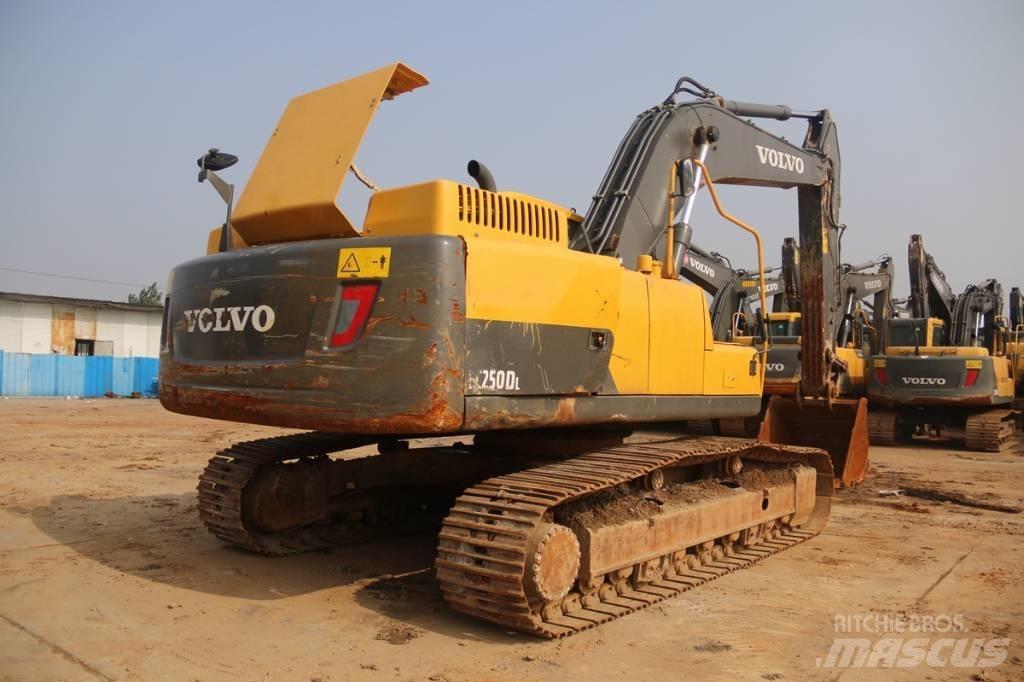 Volvo EC250 대형 굴삭기 29톤 이상