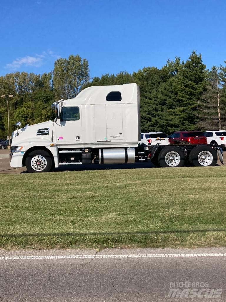 Western Star 5700 XE 트랙터 유닛