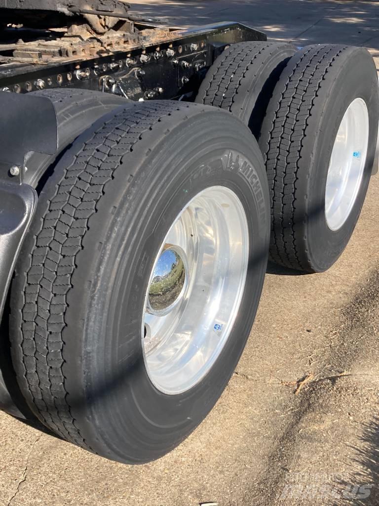 Western Star 5700 XE 트랙터 유닛