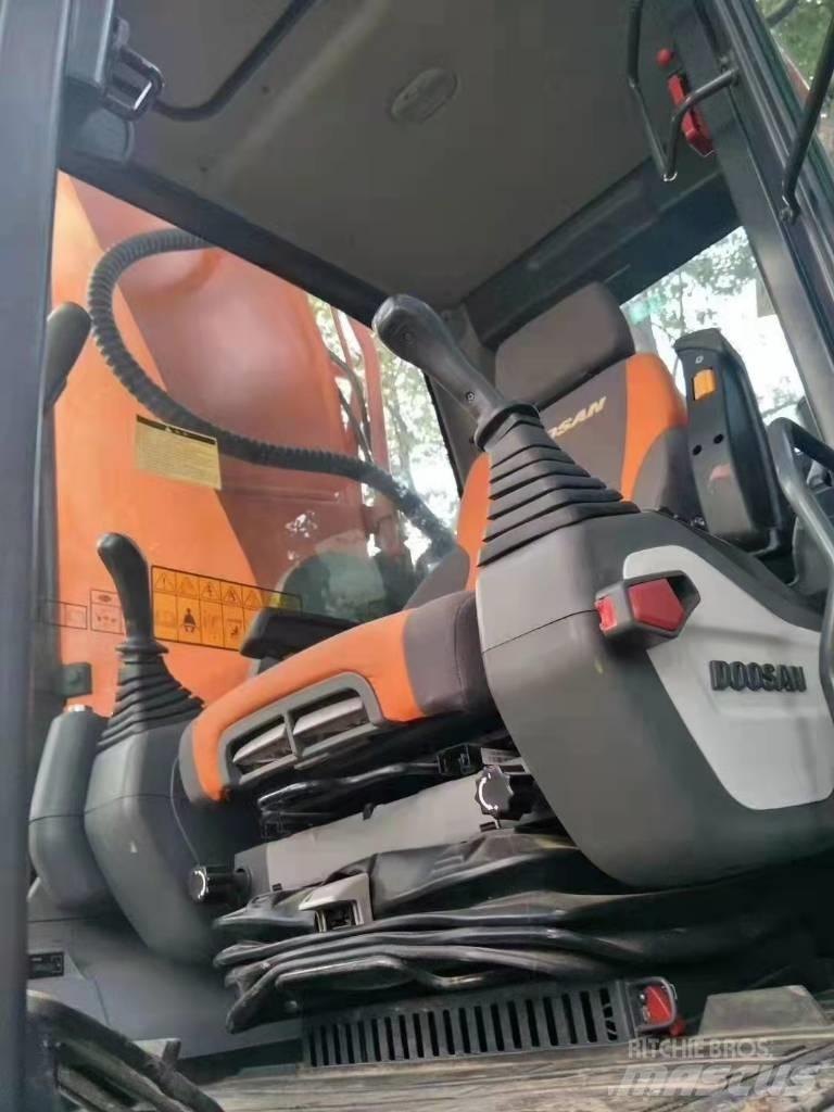 Doosan DX 530 대형 굴삭기 29톤 이상