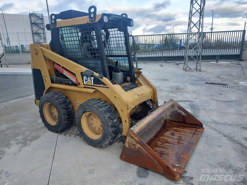 CAT 216  스키드로더