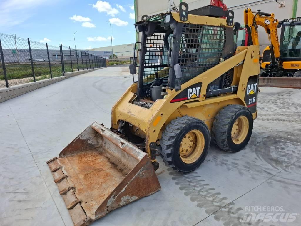 CAT 216  스키드로더