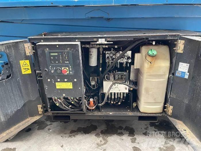 Genie GS3369RT 가위형 리프트