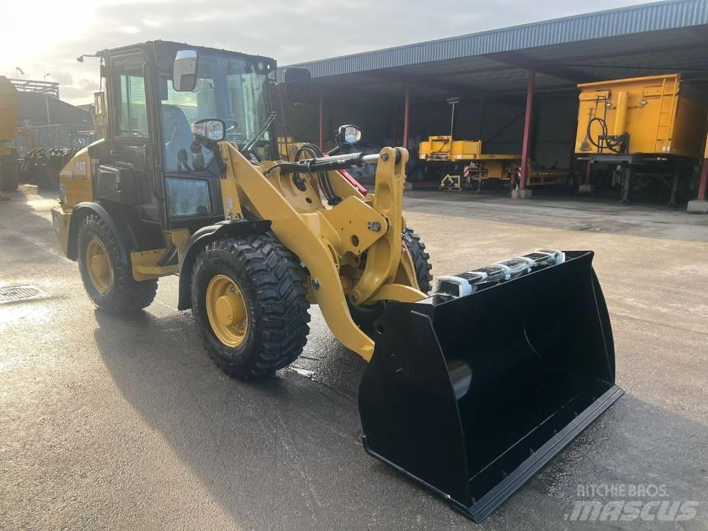 CAT 906  휠로우더