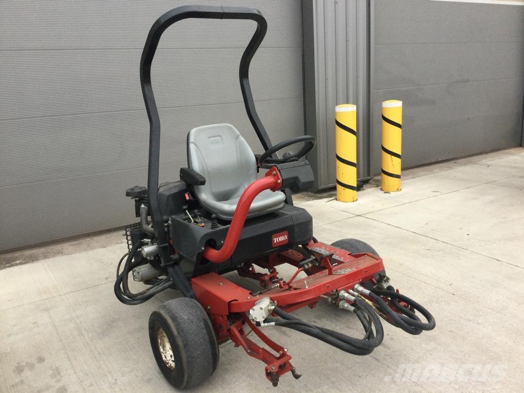 Toro 3250D 탑승형 잔디깎기