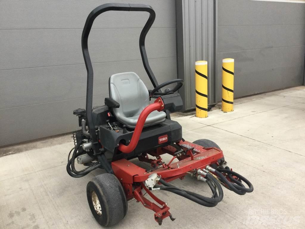 Toro 3250D 탑승형 잔디깎기